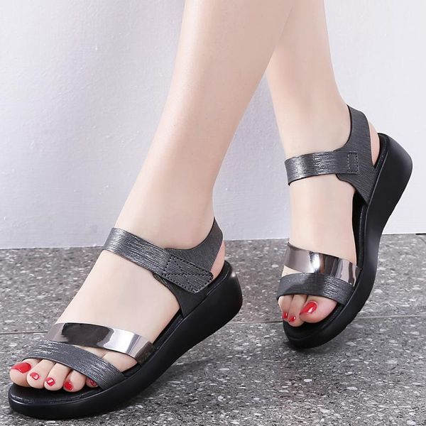 Sandales de luxe qualité noir femmes poids léger semelle en polyuréthane chaussures femme chaussures plates baskets blanc tongs chaussure dames été pantoufle