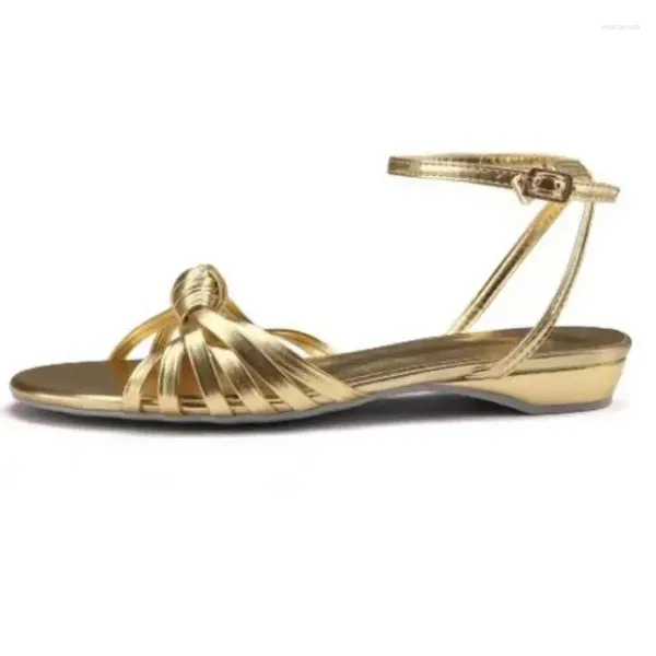 Sandalias de lujo para mujer zapatos de verano 2024 tendencias cómodas tacones bajos gladiador chanclas oro plata fiesta marca femenina