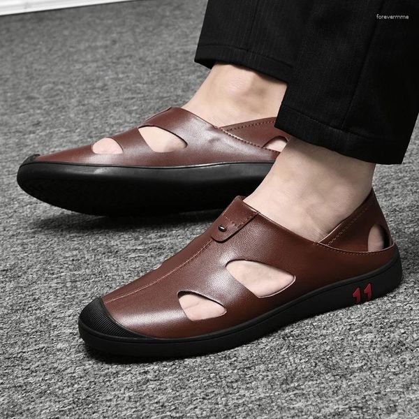 Sandalias Hombres casuales de lujo para hombres de lujo deslizamiento transpirable en conducir zapato blanco zapatos de viaje zapatos de viaje genuino agujero