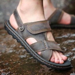 Sandales en cuir d'été masculin sandales de plage décontractées pour hommes pantoufles non glissantes deux sandales hommes sandales en cuir hommes chaussures de sandale 230413