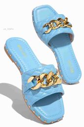 Sandalen Merek Wanita Kaki Terbuka Rantai Besar Sandaal Warna Permen Gessper Kaki Persegi Datar Geser Kasual Wanita Musim Panas Pantai Sandal Jepit L221107