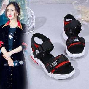 Sandalen Miaoguan 2024 Sport Vrouwelijke student Summer Fashion Casual Flat Comfortable Shopping Ladies Neutral Dames