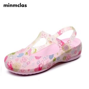 Sandales Minmclas pour femmes Sandales Summer Place Slippers Chaussures plates Garden Glogs Hôpital de conception de motif d'impression imperméable Hôpital