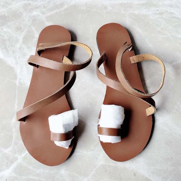 Sandalias Nuevas sandalias planas simples negras/marrones con anillos de los pies zapatos de playa ligeros para la fiesta para la fiesta trabajos diarios zapatos de playa minimalistas