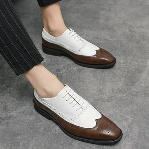 Sandalen Nieuwe Block Men Pu Stitching Lace-Up Busined Business Dress Comfortabele klassieker Oxford