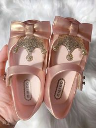 Sandales Nouvelles couleurs de haute qualité pour enfants minsi mini dd chaussures rétro enfants scintiller la couronne sandales enfants chaussures de bonbons