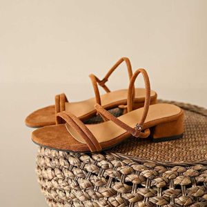 Sandales nouvelles pantoufles plates en plein air sandales anneau de pied sangles sandales romaines perlées mode pente basse avec des chaussures pour femmes chaussures à talons bas AA230509