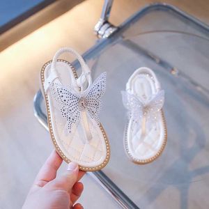 Sandales Nouvelles princesses sandales d'été enfants bébé bébé fille sillome bowknot en caoutchouc sandales chaussures de perle y240515