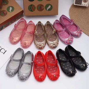 Sandales New Princess Spring jelly chaussures Bow Girl Fashion Soft Childrens Classic Sole Beach Hmi102 D240527