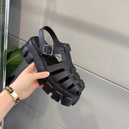 Sandalen Nieuwe Zomer Vrouwen Sandalen Hol Enkel Gesp Ronde Neus Schoenen Zachte Platform Verhogen Vrouwtjes Outdoor Strand Toevallige Sandalen g230211