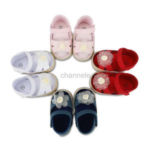 Sandalen pasgeboren baby meisjes sandalen zomer schattig bloem decor schattig casual zachte schoenen peuter platte hak babyschoenen 4 kleuren 240329