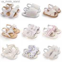 Sandals nouveau-nés filles d'été sandales à la mode confortables et mousses chaussures de marche chaussures de douche blanche240429
