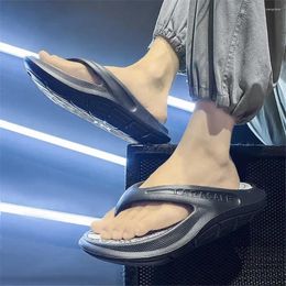 Sandales numéro 40 Chaussures de sport vulcanisées sans glissement pour hommes 2024 Brand Sneakers TEMS SAPATOS Prix bas