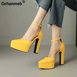 Sandales Ochanmeb Chaussures en cuir brevet pour femmes Blocage Plateforme Ultra High Heel Red Pump Womens Boucle intérieure 33-43 J240416
