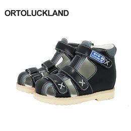 Sandales Ortoluckland enfants garçons chaussures de marche orthopédiques noires pour enfants petit bébé réglable adorables chaussures à bout fermé 230626