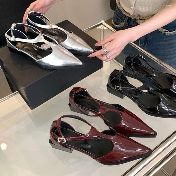 Sandales en cuir verni femmes bout pointu chaussures habillées d'été talons bas plats argent noir rouge bride à la cheville pompes de fête 35-39