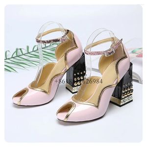 Sandales Pink Ankle Strap Geatic Leather Peep Toe Summer Femmes Chunkle High Heels Backle Design de grande taille Chaussures