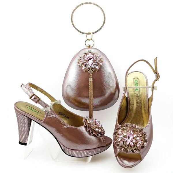 Sandales Couleur rose Fashion Chaussures italiennes avec sac d'embrayage assorti chaud grand mariage africain avec sandales et sacs de sac à talons hauts