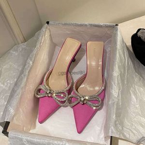 Sandales Rose Rinasone Satin Femmes Pumps Slippées Crystal Butterfly-Knot Point Toe High Heels Mules Mules Tlides Summer Party Robe