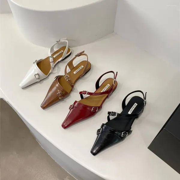 Sandales à bout pointu pour femmes, boucle de ceinture à talons plats, sangle arrière élastique, noir, marron, rouge, blanc, arrivées à la mode, 2023