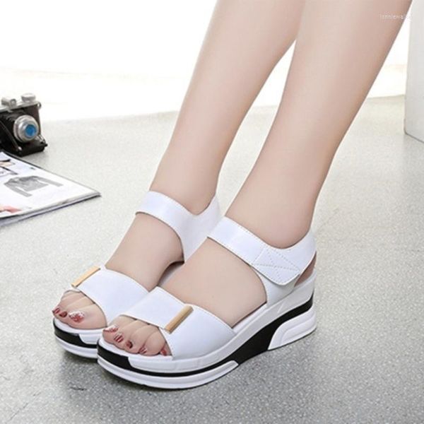 Sandales en cuir Pu femmes chaussures plate-forme dames blanc baskets chaussure 2023 été bout ouvert mode chaussures à talons hauts