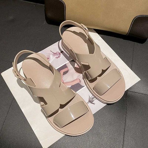 Sandales PVC Fille 2023 Nouvelle Mode Instagram Tendance Célébrité Casual Fond Plat Fée Plage Simple Chaussures Romaines Bout Rond H240328OKVC