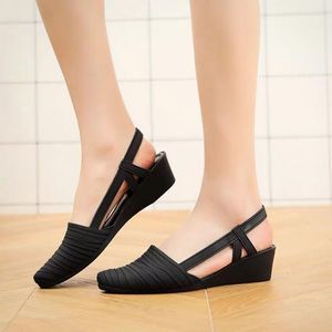 Sandales PVC Jelly Chaussures Corloge pour femmes Summer Plastic 2022 Point Toe Imperpose Fomensandals décontracté