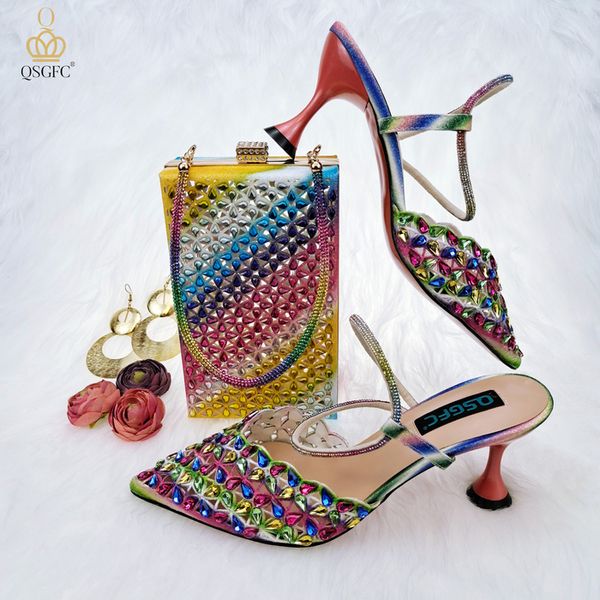 Sandales QSGFC coloré fête dames sac à chaussures ensemble italien pointu découpe Design talons hauts avec strass en forme de goutte 230630