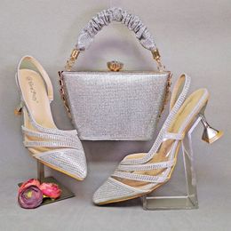 Sandales QSGFC Nigeria élégant argent froissé tissu fourre-tout poignée Simple et polyvalent exquis fête chaussures sac ensemble 230630