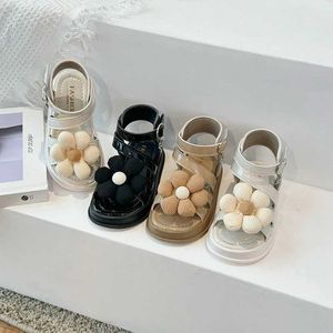 Sandalen Romeinse kindsandalen voor meisjes 2023 Mode bloemschoenen voor kinderen kralen kinderen strandschoenen meisjes zomer sandaal prinses schoen Y240515