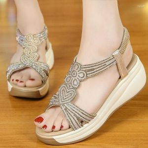 Sandales romaines strass femme été pente talon chaussures tête ronde semelle souple loisirs plage marche pantoufles Sandalias De Mujer