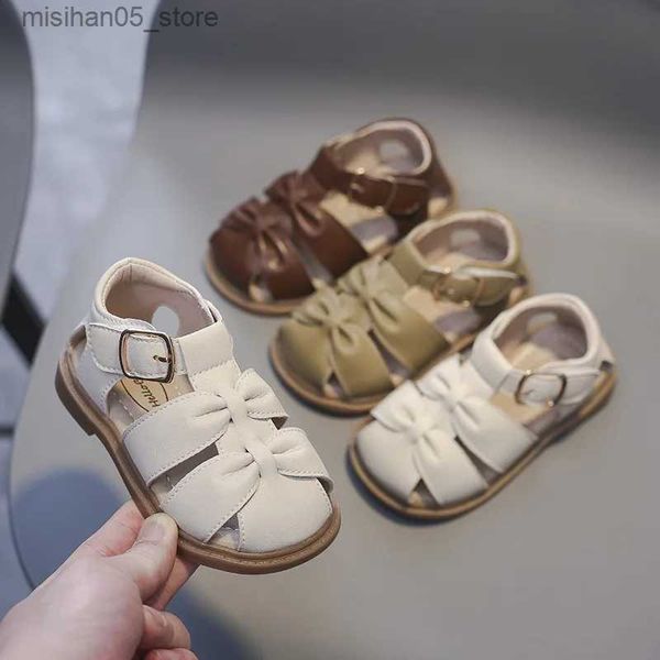 Sandalias Sandalias de estilo romano para niñas 2023 Zapatos casuales de verano para niños Sandalias de playa con corte para niños Zapatos de bebé de suela suave y cómoda Q240328