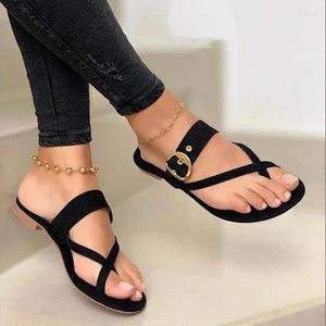 Sandales Clip de style romain Flat pour femmes Summer 2024 PU Cuir Boucle Boucle Gladiator Femme Chaussures de plage Plus taille