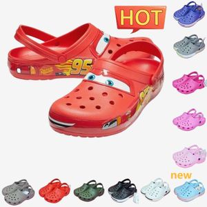 Sandales Shippings gratuits Designer sandales hommes femmes enfants glissades de glisseurs de plage plate classique triple blanc bleu bleu vert rose rouge extérieur chaussures imperméables s3