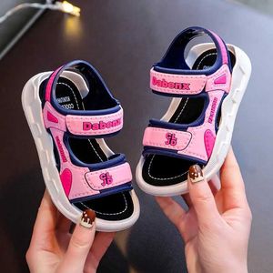 Sandalen Sandalias Anti Slip Childrens Sandals 2023 Zomer Nieuwe mode Girls Sandalen Soft Sole Boys Sportschoenen Kinderschoenen Girls Schoenen Zapatos Ni A D240515