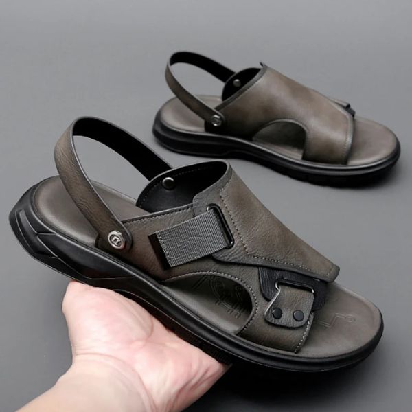Sandales Sandals Men's Summer New Style Chaussures de plage extérieure décontractées pour hommes Sandins respirants 2023 Sandales en cuir britannique et coréen