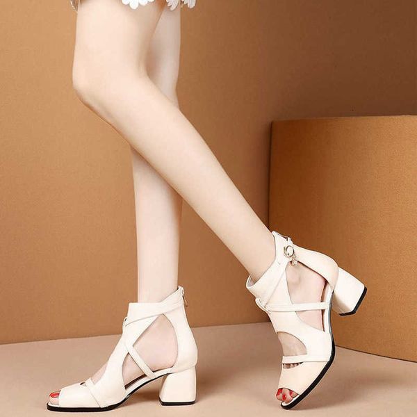 Sandalias Sandalias Mujer 2022 Verano Hollow Middleheeled Zapatos romanos Negro Beige Mujer Casual Peep Toe Volver Cremallera Sapatos Femininos Z0224