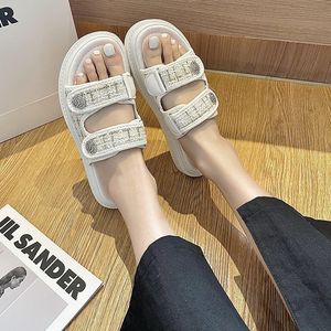 Sandalen Sanr Women Fashion Sandals Zomer plat borduurwerk Maat 3540 Casual Romeinse Designer Shoes Platform Sandaal 230516