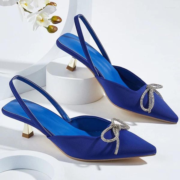 Sandales Satin Slingback Femmes Pompes Sandale Design Cristal Bow Bout Pointu 4cm Mince Talons Hauts Banquet Mariage Mule Dames Chaussures Bleues