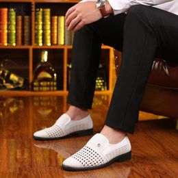 Sandalen verkopen goed mannen loafers lederen schoenen zomer holle ademende oxfords man casual slip op formele kleding voor