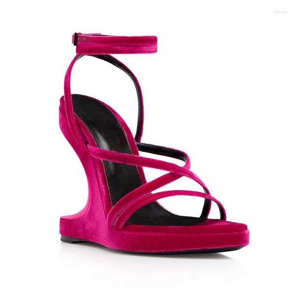 Sandalias sexis con tiras cruzadas y cuña extraña para mujer, zapatos de vestir de noche de terciopelo verde fucsia con punta abierta al tobillo y tacones altos anormales