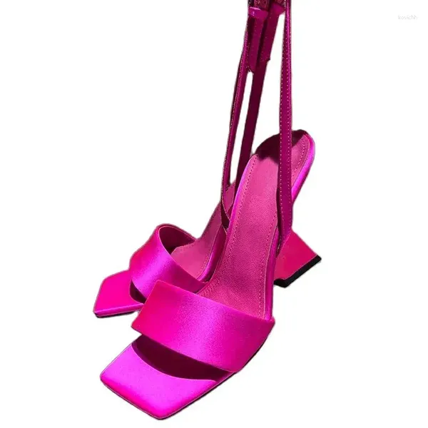 Sandales sexy Strange talon Sandale Satin Satin pour femme une sangle de la cheville croix attachée de la piste haute rose rouge de créateur