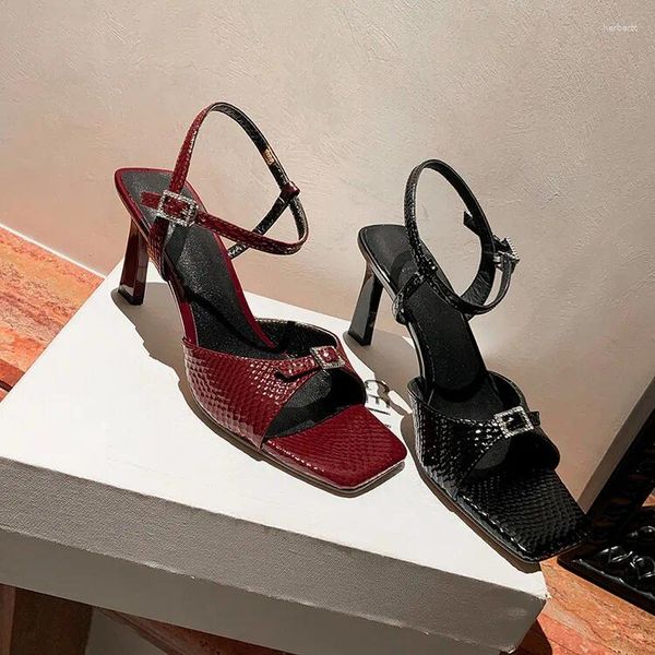 Sandales Sexy Vin Rouge Serpentine Cuir Femmes Chic Mode Talons Hauts Bal Chaussures D'été Robe Noire Sandalias Femininos Zapatos