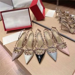 Sandals Chaussures Designer Talons pour femmes Sexy Party Wedding High Heels Top Quality Fashion Fashion Sandals Party Bureau de mariage Pumps Rivets Printed Shoe Cuir