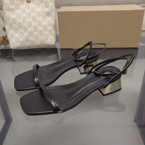 Sandalias Zapatos para mujer 2024 Moda de verano Punta cuadrada Botón plano abierto Correa delgada Metal Tacón grueso