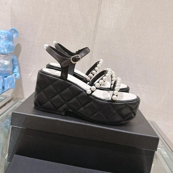 Zapatos de sandalias para mujeres size35-41 Tisos de cuero genuino Aladas de costura de perlas Diseñador de plataforma plana Zapatillas Mujer