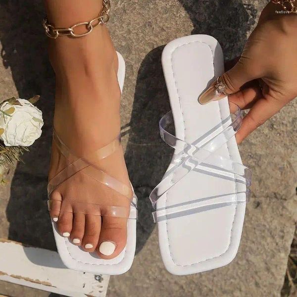 Sandals Chaussures Design de luxe Femmes Été Talons plats Pantoufles de la tendance extérieure Tlines Glisses Femmes Femme Femme Plage