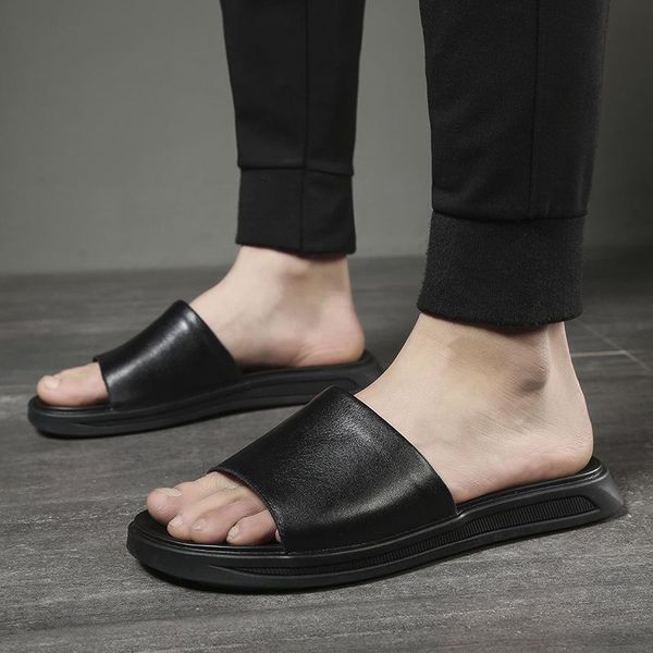 Sandals Chaussures hommes Générations en cuir authentiques belles vacances d'été mâle mâle plat décontracté vache noire épaisse semelle un