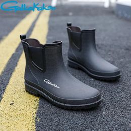Sandales Chaussures d'eau courte Bottes de pluie pour hommes Summer Fashion WearResistant Nonslip Rain Boots Brand Sports Kitchen Work Chaussures de pêche