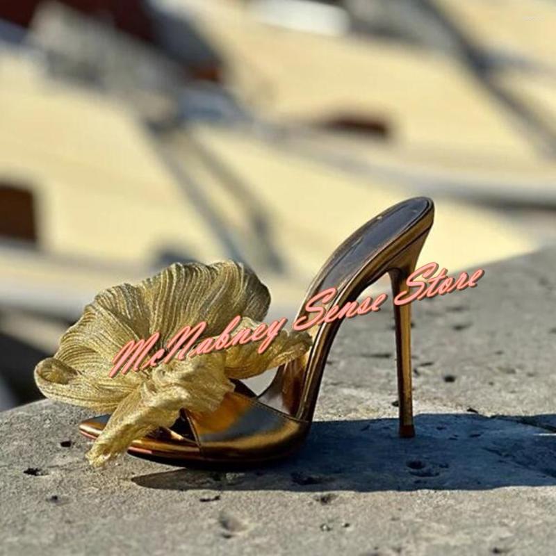 Sandalet ipek çiçek dekoru kadın tarzı terlik sivri ayak parmağı katı patent deri kayma yaz partisi elbise ayakkabıları seksi